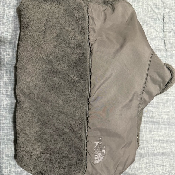 The North Face Light Gray Puffer Jacket - Picture 4 of 4